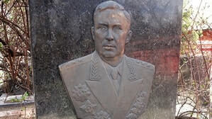 Барельеф может отразить профессию